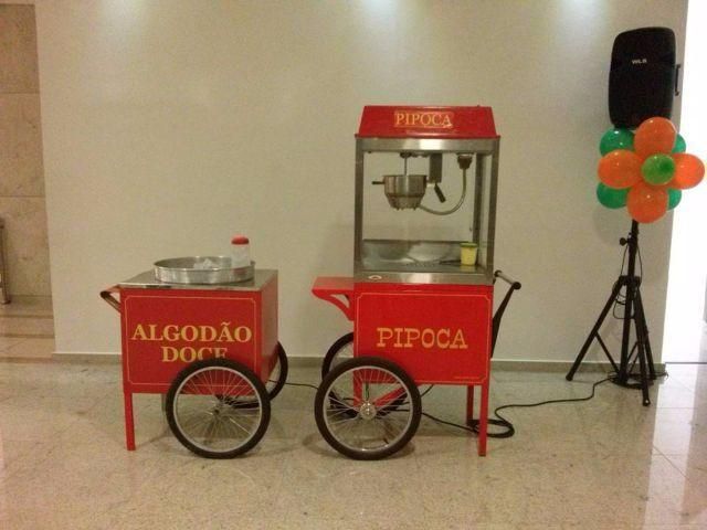 Carrinho de pipocas e algodão doce